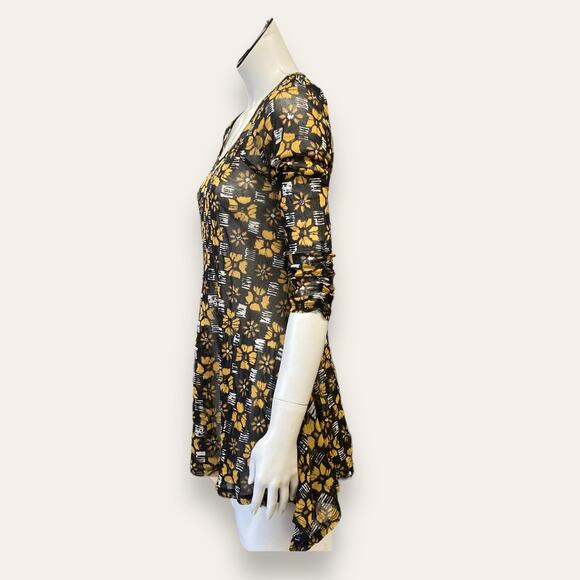 Karen Kane Sheer blouse w/ golden flowers, fit and flare size small - Picture 3 of 8